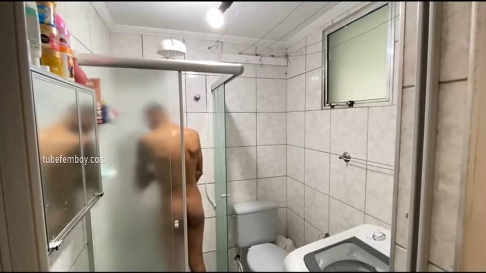 I Went to Take a Shower with My Boyfriend